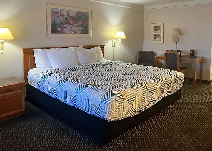 Hotel 6 Phoenix, Az Midtown 4*